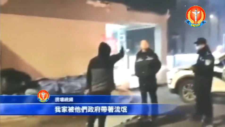 北京小汤山强拆户李强母子俩露宿小汤山镇政府门口已经20多天，遭到不明身份的人泼了一大桶水。.png