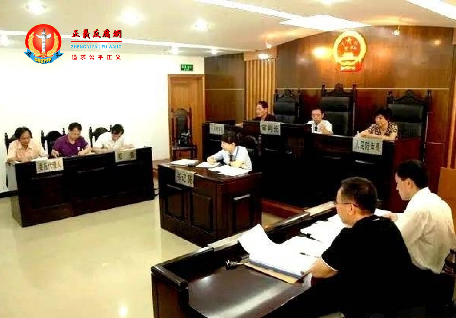 10年前的庭审现场，台江区法院开庭审理林洪楠诉福州市司法局行政处罚一案。.png