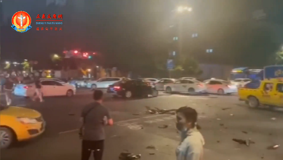 5月29日（周六）夜，位于南京中心区域的新街口爆出又一起交通事件。.png